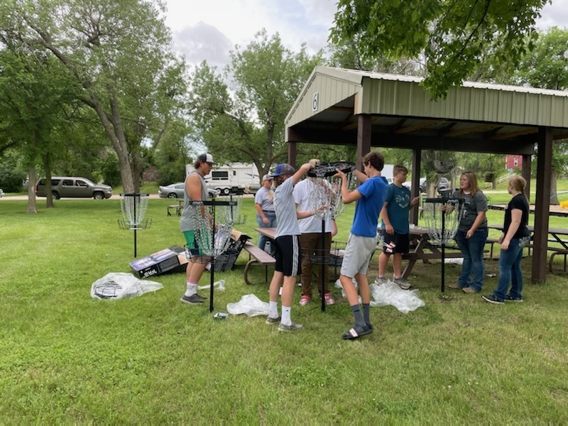 FFA Members setting up Frisbee Golf Course @ North Park