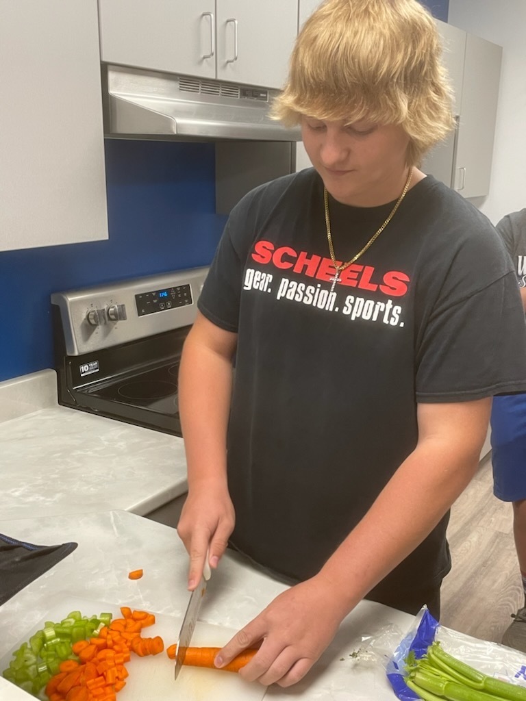 Foods class chopping vegetables